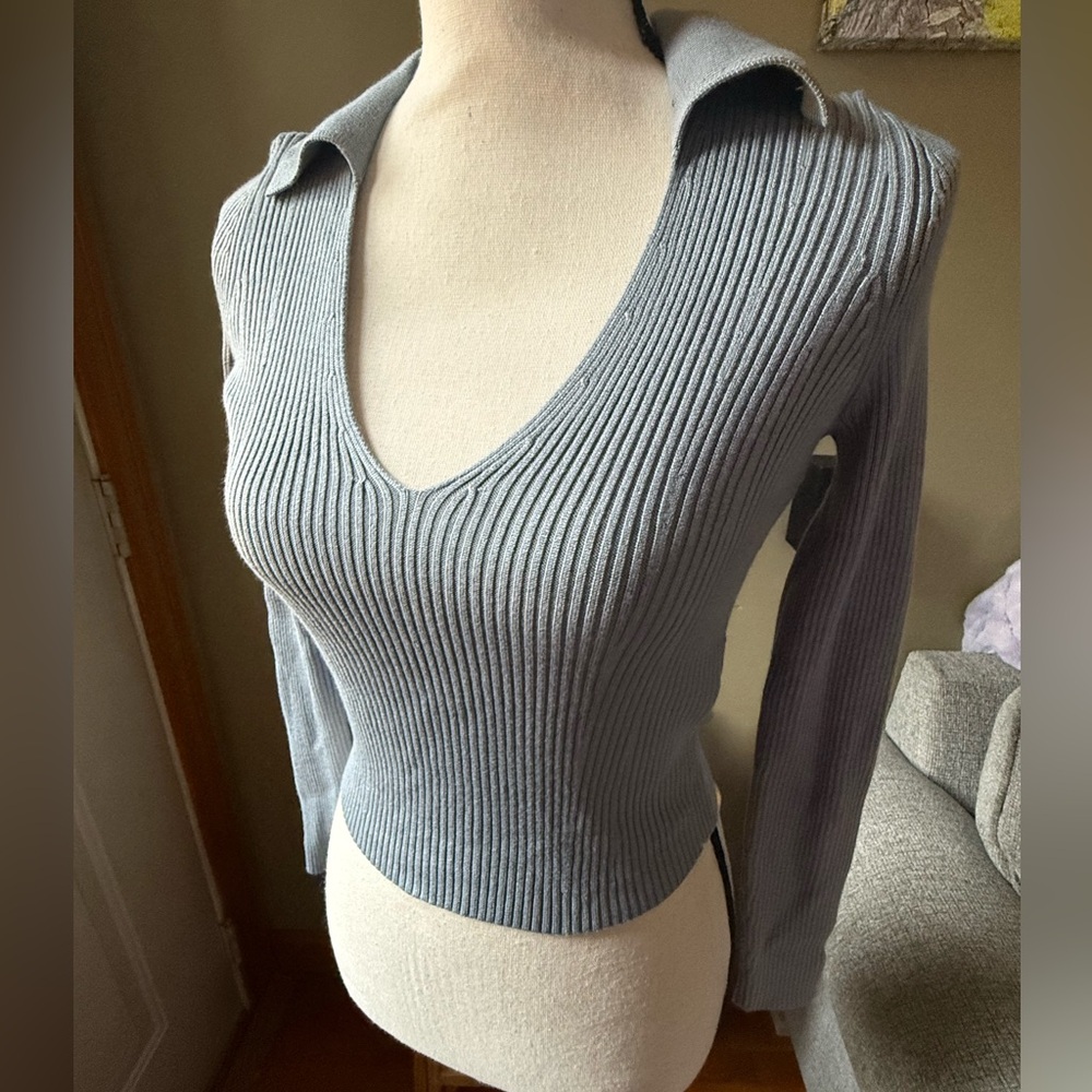 NWOT Abercrombie & Fitch Pale Blue/Gray V-Neck Sweater